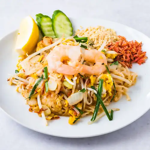Pad Thai set (soup + side dish + dessert)