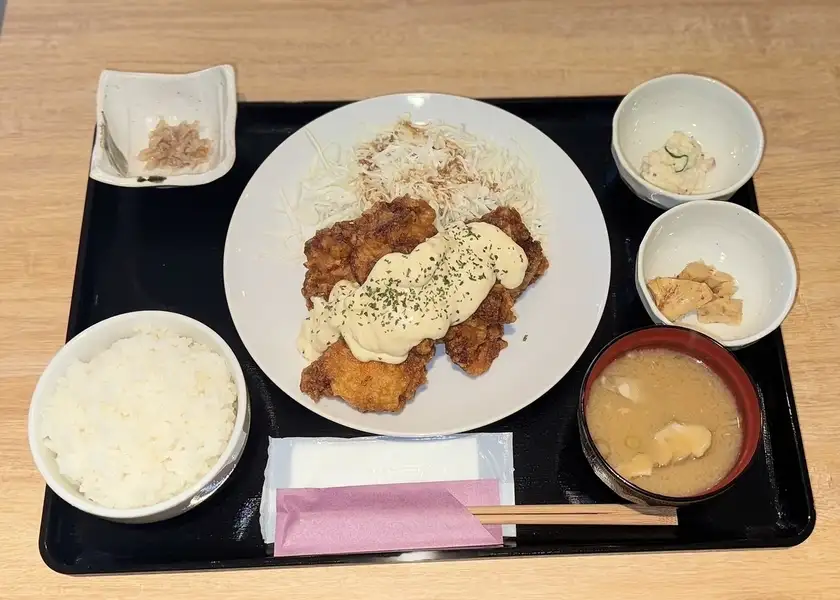 【ランチでは定食、丼物も楽しめる!定食は夜でも注文OK!】ランチ、定食メニュー