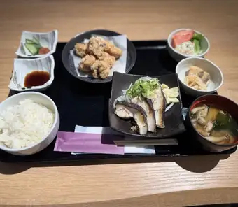 ウツボの唐揚げとタタキの定食