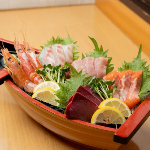 【新年会の予約開始】宴会コースで盛り上がる、新鮮な鮮魚刺身【船盛り】をぜひ☆