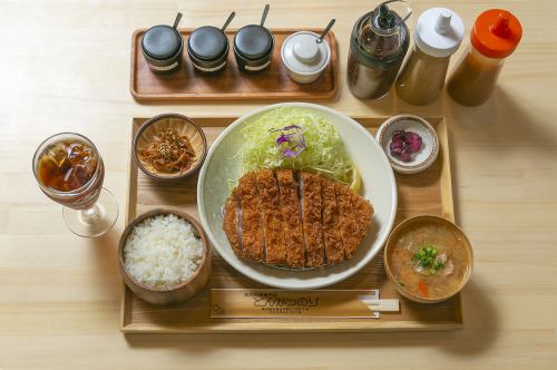 Weekday limited loin cutlet set meal 1200 yen (tax included)!!