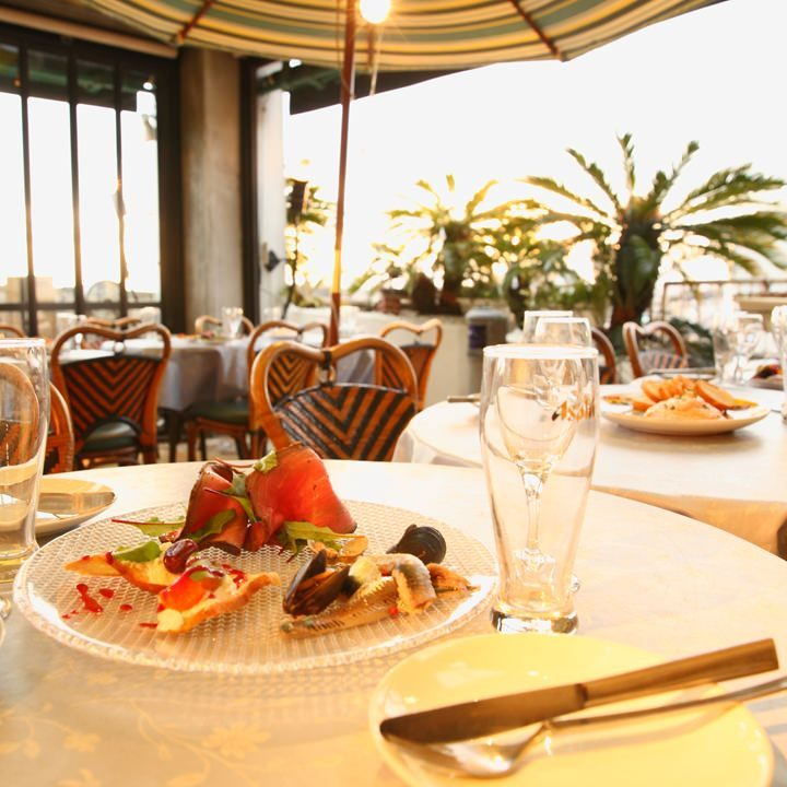 It is a restaurant where you can relax and enjoy authentic Italian cuisine while looking out at the city of Aobadai.