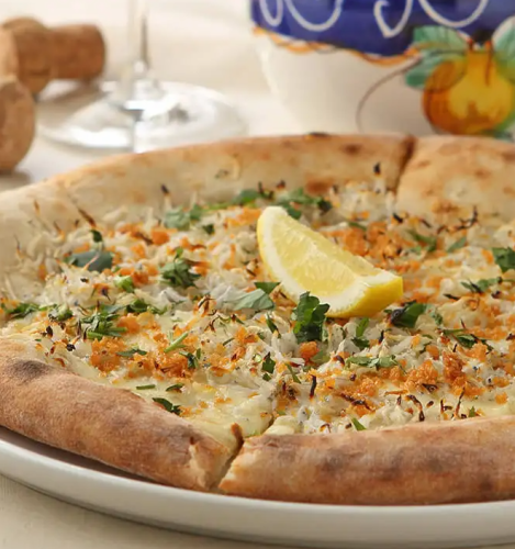 釜あげしらすとレモンとニンニクのピザ