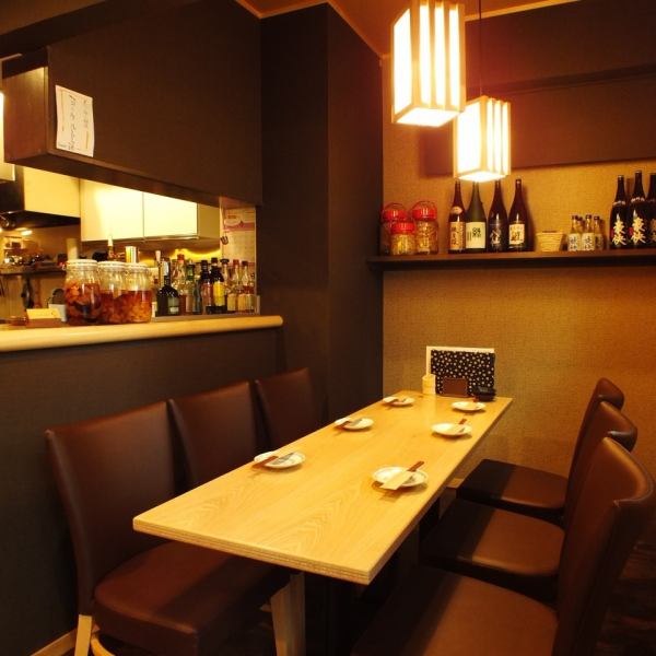 Downlight lighting table seats ★ Ideal for small to medium banquets.Even if you are drinking saku on your way home, please feel free to drop in ♪ [Banquet course with all-you-can-drink is 3500 yen ~!] We accept banquets for up to 30 people ♪ All-you-can-drink 2 hours → 3 hours free extension coupon ! Details on the coupon page!