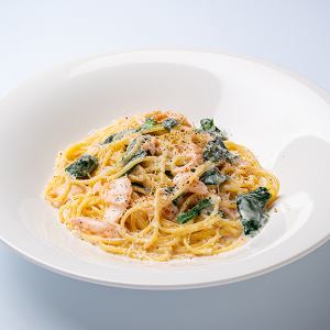 Smoked salmon and spinach in cream sauce