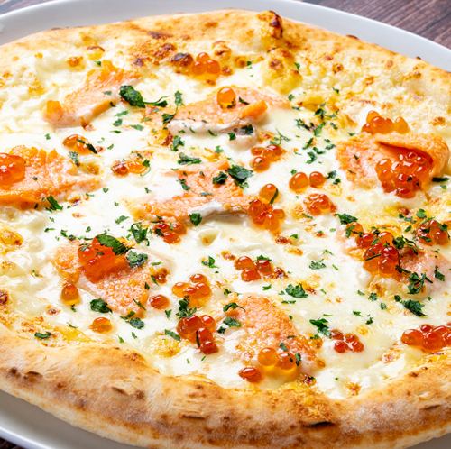 Smoked salmon and salmon roe pizza