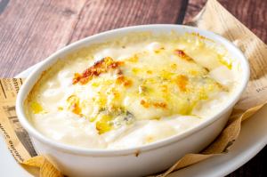 White lasagna made with Hokkaido Camembert and four kinds of cheese