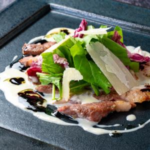 Tokachi Young Beef Tagliata with Cheese Sauce (approx. 90g)