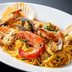 Luxurious! Hokkaido scallops and shrimp in rich tomato cream sauce