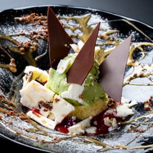 Snowy Christmas Dolce ~Pistachio Gelato with Berry Sauce~