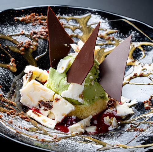 雪之圣诞甜点~开心果冰淇淋配浆果酱~