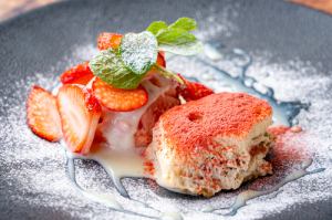 苺とホワイトチョコのティラミス