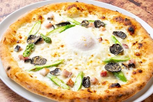 【4/1～5/31まで販売！】北海道産アスパラと「下川六〇酵素卵」のトリュフビスマルク　ピッツァ