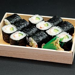Crab cucumber sushi roll