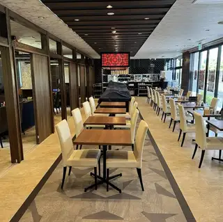 【市川塩浜駅徒歩1分】48名～最大70名様までの大型店舗貸切に対応！木の温もり溢れる落ち着いた店内で、周りを気にせず賑やかなパーティーや会社宴会をお楽しみいただけます。自慢のジューシーな焼鳥や本格バルメニュー、豊富なお酒を揃えてお待ちしております。人数やご予算など、まずはお気軽にご相談ください！