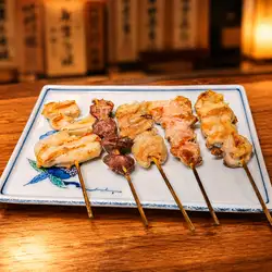 5 skewers of grilled chicken