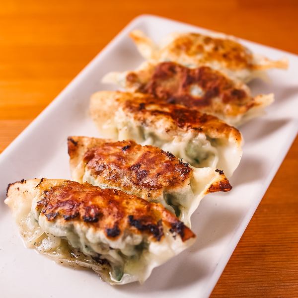 手作りの味わい「大将の餃子」◆ひとつひとつ丁寧に仕上げる！