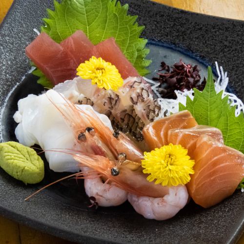 Assorted 3 types of sashimi delivered directly from Yanagibashi market