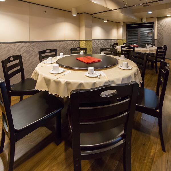[也提供半包间◎] 我们还有中国餐馆独有的圆桌◎ 请随意使用它供家庭、团体或包车使用♪ * 可包机我们可以容纳50人或更多。