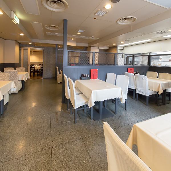 [Please use in various scenes ♪] The inside of the store is conscious of a bright and calm atmosphere.We have 6 tables for 4 people, so you can use it for various occasions such as banquets, girls-only gatherings, drinking parties with friends, etc. ♪