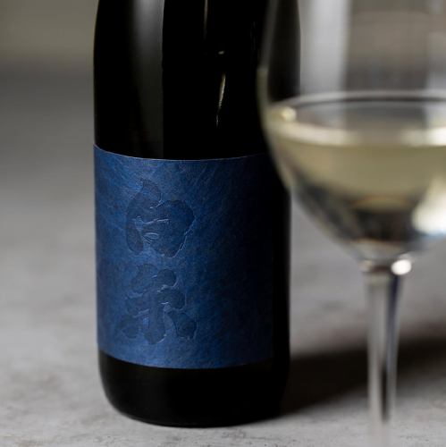 酒蔵から仕入れる厳選日本酒や焼酎、国産ワインに舌鼓