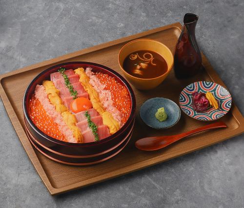 トロ×ウニ×イクラ!!三宝海鮮桶丼　極み(2～3人前)