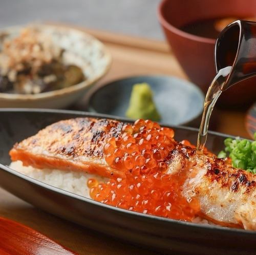 こだわりの自家製出汁つき♪