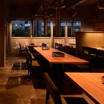 最大2名様、4名様、6名様でご利用可能なテーブル席をご用意しております。複数卓を一緒に使用することもできますので、少人数～大人数でご利用いただけます。
