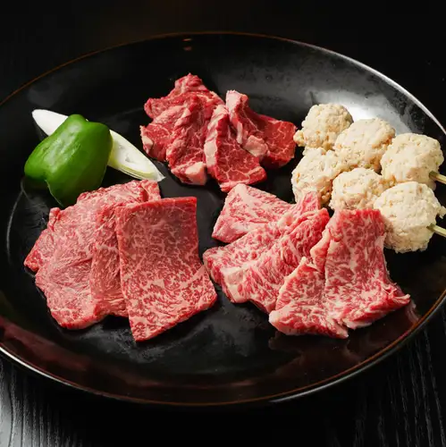 【家族みんな大満足♪】鶏つくねも楽しめるバラエティ豊かな内容『火蔵人気盛り合わせ』