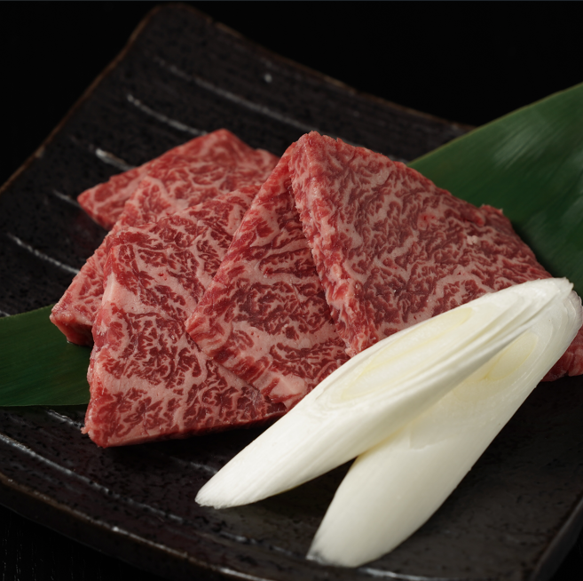 一口で至福の美味しさ。極上のお肉を味わい尽くす贅沢な時間を。