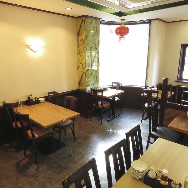 ちょっとしたお集りから、飲み会や打ち上げ、忘新年会、歓送迎会、女子会などの各種宴会にご利用いただけるテーブル席をご用意。落ち着いた明るい雰囲気の店内でごゆっくりとお食事をお楽しみください♪