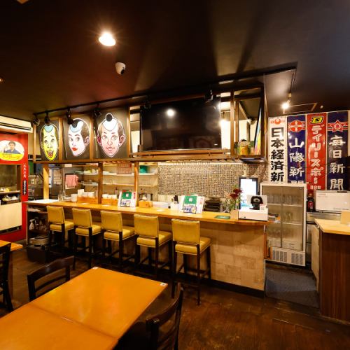 お1人様でも気軽にお使いいただけるカウンター席は14席ご用意がございます！様々なシーンでゆっくりとお酒やお食事をすることができます♪カウンター席ではスタッフと会話もできますので、楽しい時間を過ごしていただけます◎