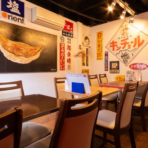 【店内】最大40名様OKの店内は様々なシーンでご利用いただけます！【テーブル席】4名様席×4卓！ゆったりスペースで周りを気にせずワイワイ楽しめる！