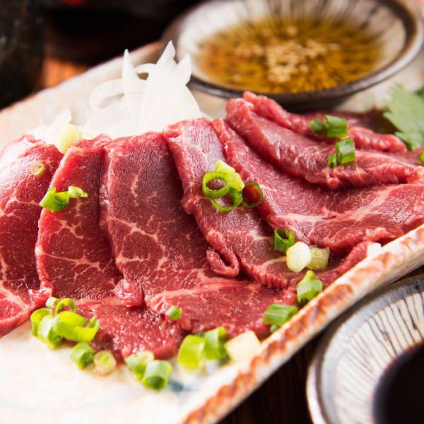 We also have a luxurious course where you can enjoy Kyushu's specialties such as horse sashimi and chicken nanban ♪