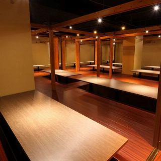 We have complete private rooms of various sizes.When you close the shoji, a space with a sense of privacy is completed.If you remove all the partition plates and shoji screens according to the number of people, you will have a large private room with only the beams left.Since it can be reserved from 50 people, it is recommended for large banquets such as year-end parties for up to 60 people.