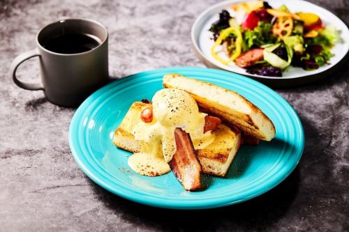 エッグベネディクト　スモークベーコン＆ソーセージ/Eggs Benedict Smoke Bacon and Sausage