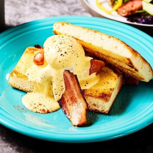 エッグベネディクト　スモークベーコン＆ソーセージ/Eggs Benedict Smoke Bacon and Sausage