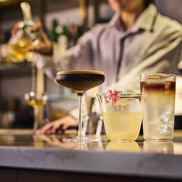 当店は、6席のカウンターがあり、ゆったりとした空間でお食事を楽しむことができます。お一人様やデートにぴったりの空間です。心地よい雰囲気の中で、特別なひとときをお過ごしください。1軒目や2軒目などシーンを問わずお使いいただけます！