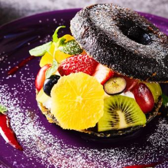 ドーナッツフレンチトーストフルーツ ＆ ヨーグルトホイップ