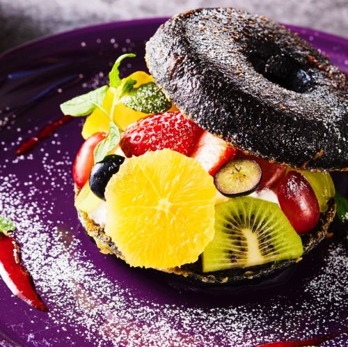 ドーナッツフレンチトーストフルーツ ＆ ヨーグルトホイップ