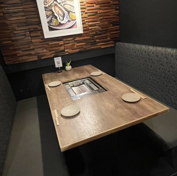 半個室、ソファー席、ヘルシーロースターのお席もございます！（チャージ料3000円、二時間半制）