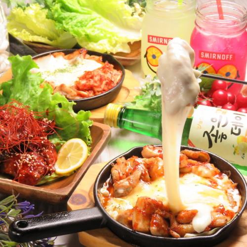All-you-can-eat yangnyeom chicken and other dishes are also available.