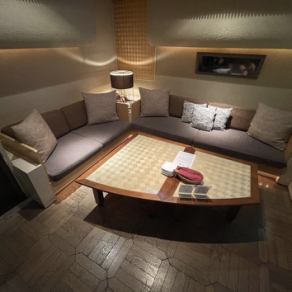 ＶＩＰルーム 　AHURU（アフル）　510号室1グループ1時間8000円のチャージ料を頂戴いたします