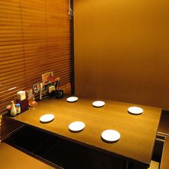 ご家族でのお食事や女子会・合コンにもピッタリな、半個室のお席もございます。隣りを気にせず楽しい時間をお過ごしください。