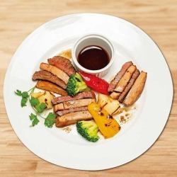 霜降り牛たんステーキとフォアグラの挟み焼き