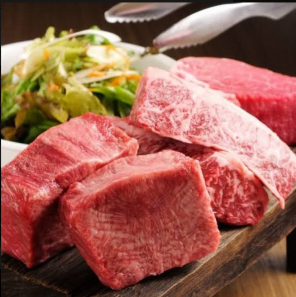 【名物　超厚切りタン・大判ハラミ】は欠かせない