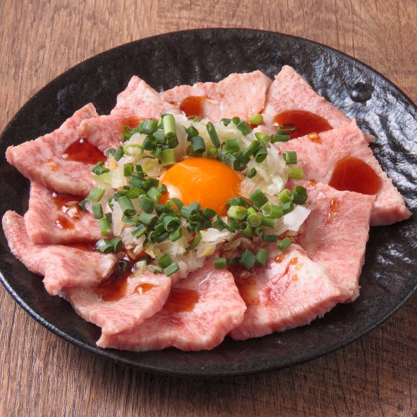 しまにくに来たら必ず食べてほしい【名物】炙りトロユッケ