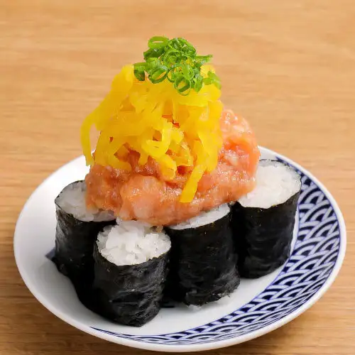 アテ巻きネギトロと沢庵