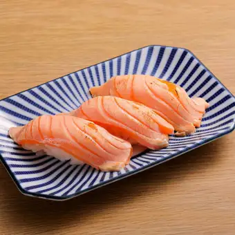 炙りサーモン握り3貫