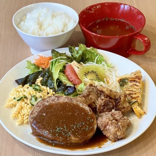 Fried hamburger plate with choice of dessert